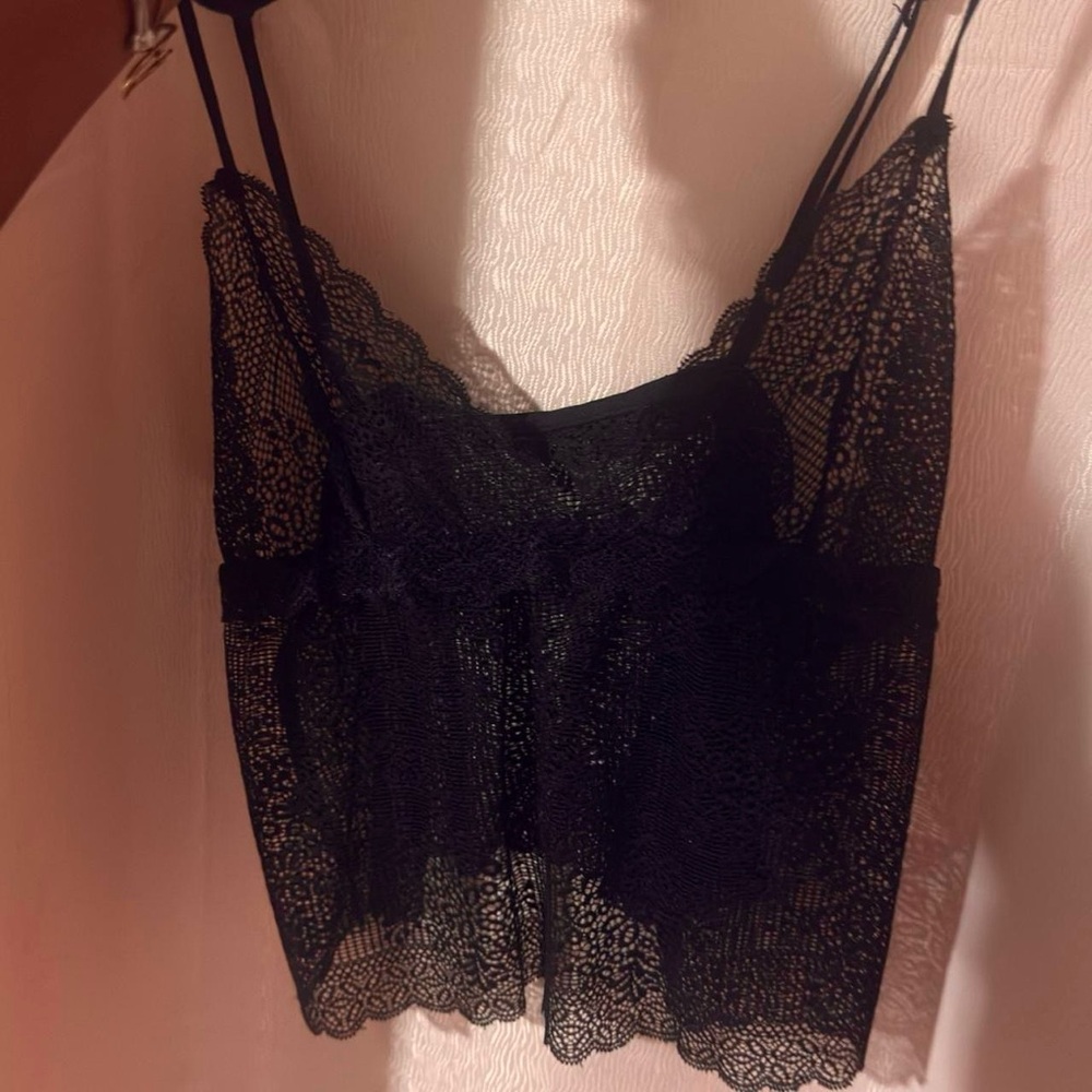 Black Cropped Scalloped Hem Sheer Lace Top - Picture 2 of 8